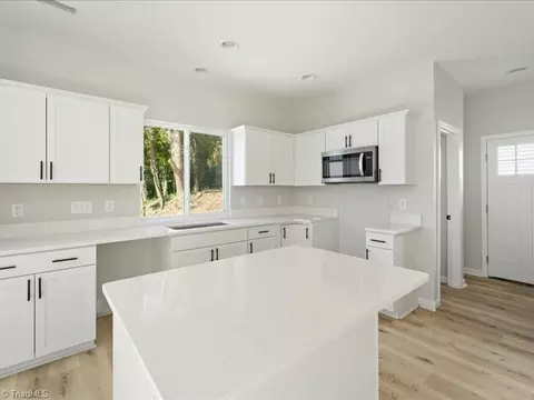 315 Monroe Pl, High Point, NC 27262 photo 9