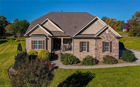 4932 Salem Glen Blvd, Clemmons, NC 27012