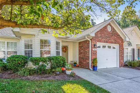 1816 Salem Bluff Dr, Winston Salem, NC 27127