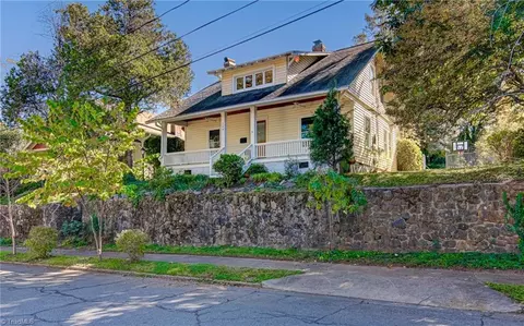 208 Shawnee St, Winston Salem, NC 27127