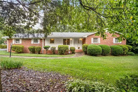 7442 Farmbrook Pl, Thomasville, NC 27360