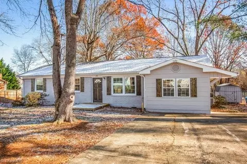 140 George St, Yadkinville, NC 27055