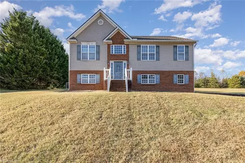 6940 Rangecrest Rd, Belews Creek, NC 27009