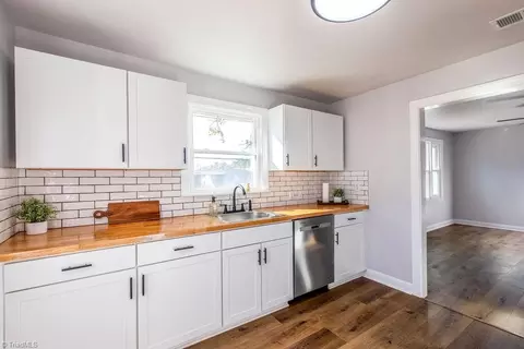 800 Culbreth Ave, Thomasville, NC 27360