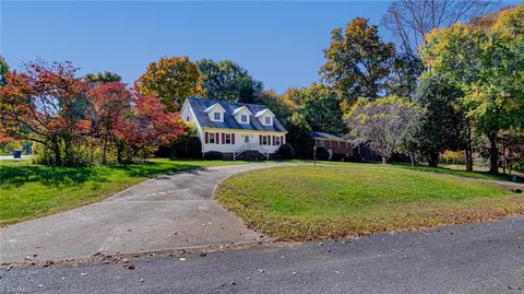 5800 Oakside Rd, Winston Salem, NC 27104