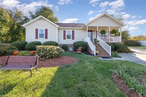 1650 Hill Ct, Winston Salem, NC 27107