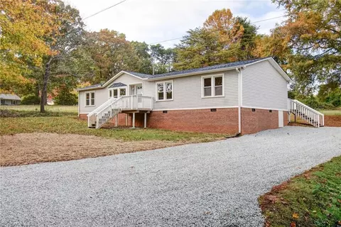 7430 Pine Meadow Ct, Kernersville, NC 27284