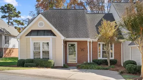 6 Cedar Knoll Ct, Greensboro, NC 27407