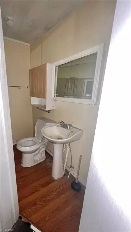Bath - 77 Broad St, Milton, NC 27305 photo 1 of 2