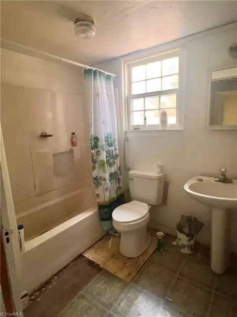 Bath - 77 Broad St, Milton, NC 27305 photo 2 of 2