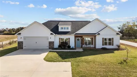 250 Fox Meadow Ln, Winston Salem, NC 27107