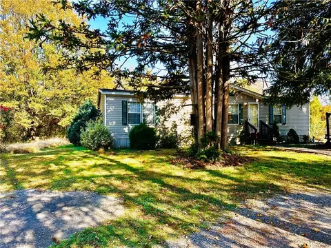 956 Ridge Rd, Roaring River, NC 28669