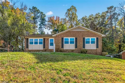 7 Carpenter Ct, Greensboro, NC 27403