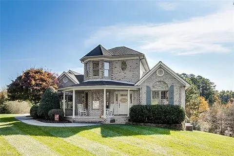 511 Sykes Farm Rd, Asheboro, NC 27205