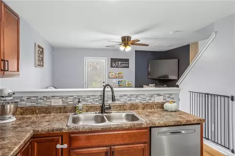 451 Sandybrooke Dr, High Point, NC 27265 photo 8