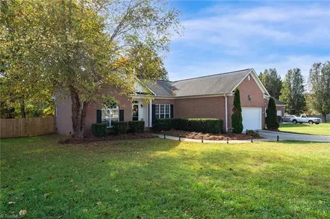 3856 Tanyard Mill Ct, High Point, NC 27265