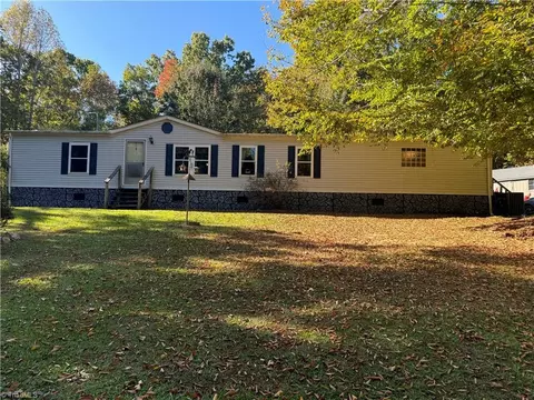 5318 Candlebrook Dr, Asheboro, NC 27205