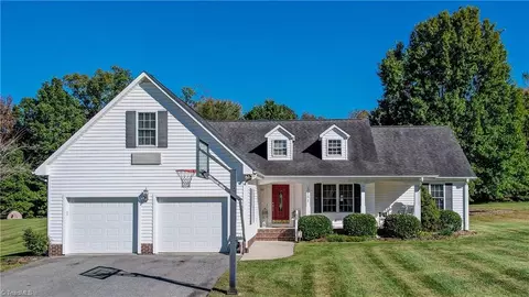 3151 Upper Lake Rd, Thomasville, NC 27360