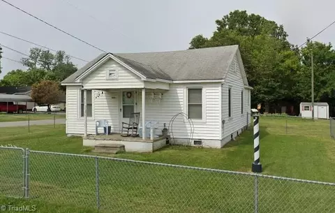408 Sullivan St, Thomasville, NC 27360