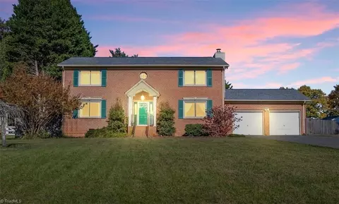 805 Crossridge Ln, Kernersville, NC 27284