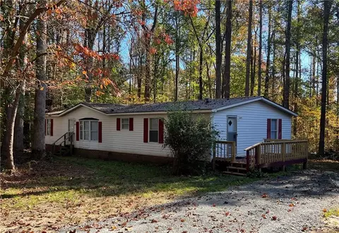 6103 Raven Ct, Pleasant Garden, NC 27313