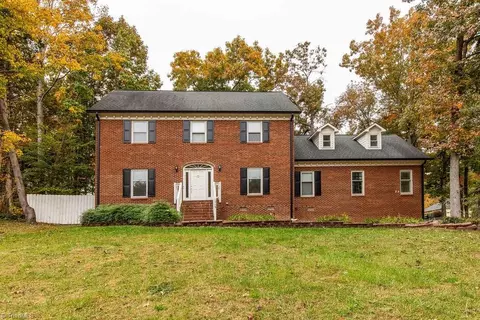 1713 Braemore Ct, Kernersville, NC 27284