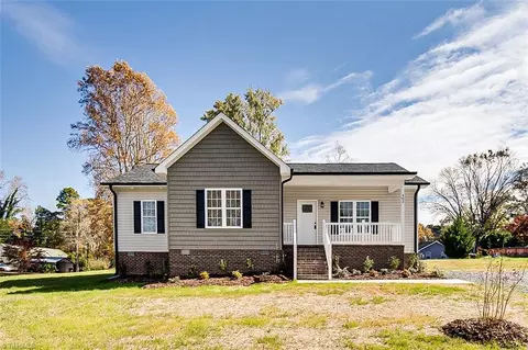 403 Hillcrest Dr, Randleman, NC 27317