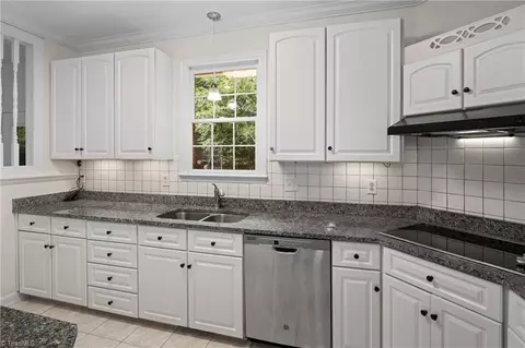 Kitchen - 183 Bentbrook Dr, Advance, NC 27006 photo 3 of 4