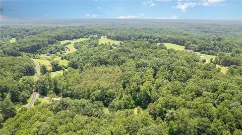 5536 Waller Rd, Pfafftown, NC 27040