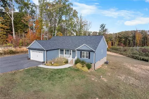 190 Gracyn Ln, Thomasville, NC 27360
