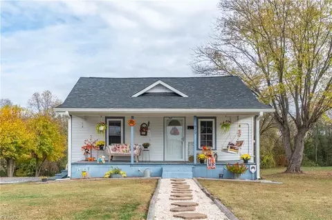 929 Banner St, Mount Airy, NC 27030