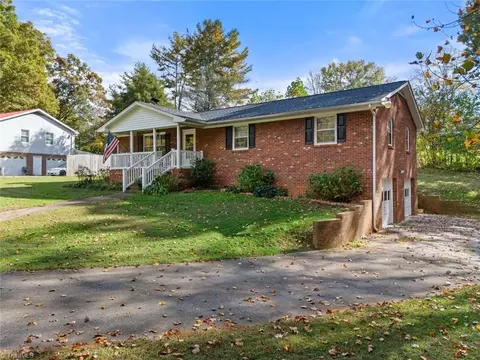 195 Ashton Ct, Clemmons, NC 27012