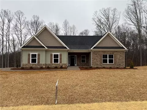 1070 Nauvoo Ridge Dr, Tobaccoville, NC 27050