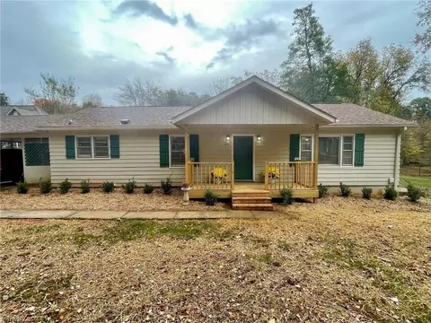 1261 Chickasha Dr, Pfafftown, NC 27040