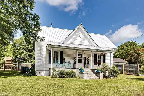 1328 Ridge St W, Ramseur, NC 27316