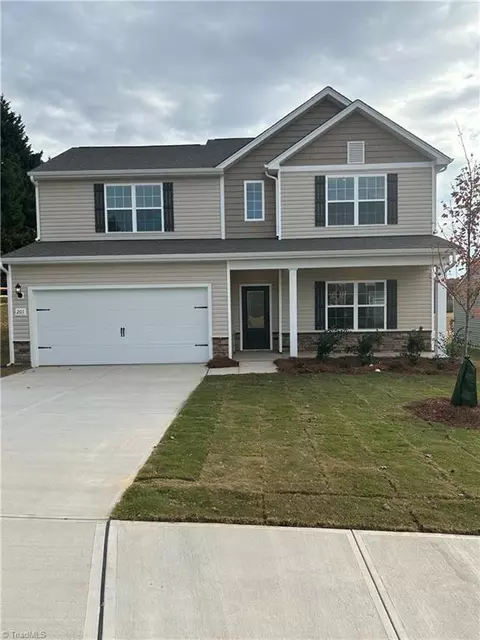 201 Dixieland Ct, King, NC 27021