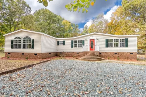 6423 Forest Grove Dr, Snow Camp, NC 27349