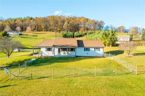 249 Chestnut Grove Church Rd, Sparta, NC 28675