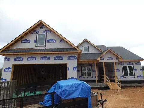 1620 Country Club Rd, Yadkinville, NC 27055