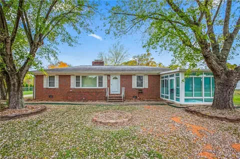 1238 Union Cross Rd, Kernersville, NC 27284