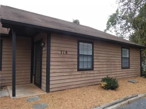 718 Carolina Ave, Yadkinville, NC 27055