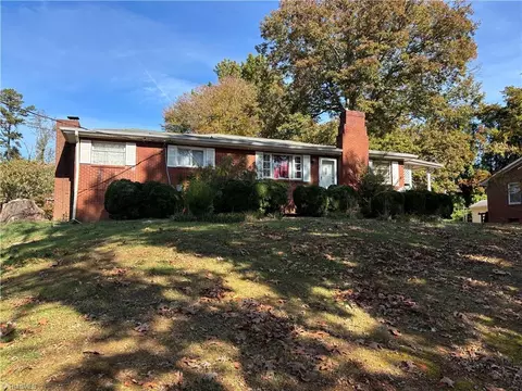5041 Butterfield Dr, Winston Salem, NC 27105