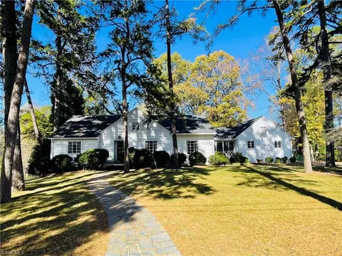 605 Long St, Lexington, NC 27292