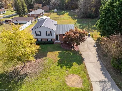 144 Hill Ln, Lexington, NC 27295
