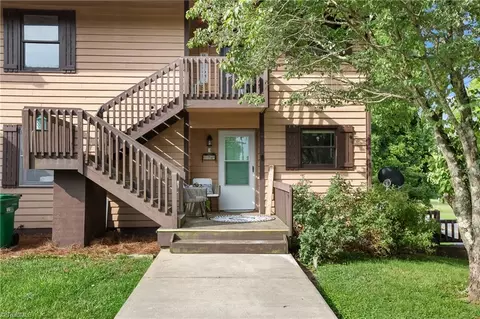 300 Main St E #E, Pilot Mountain, NC 27041