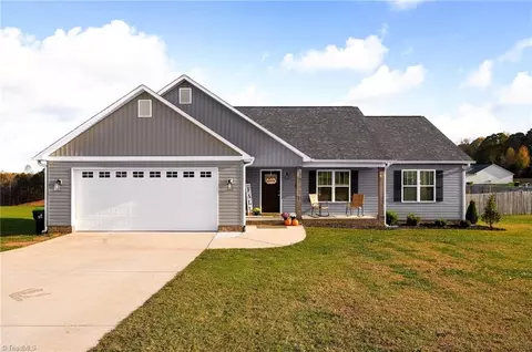 120 Lantanna Ave, Lexington, NC 27295