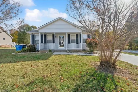 302 Floyd Berrier Dr, Kernersville, NC 27284