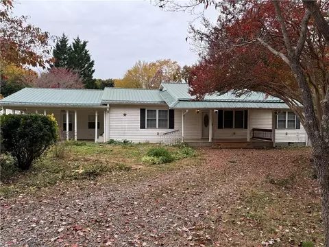 3671 Old 52 Rd N, Pinnacle, NC 27043
