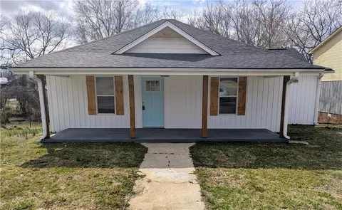310 Wood St, Thomasville, NC 27360