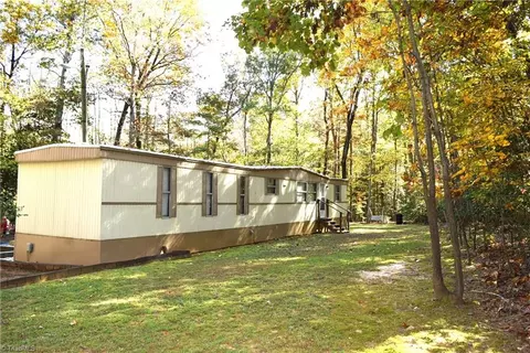 3095 Clayton Thomas Dr, Ramseur, NC 27316